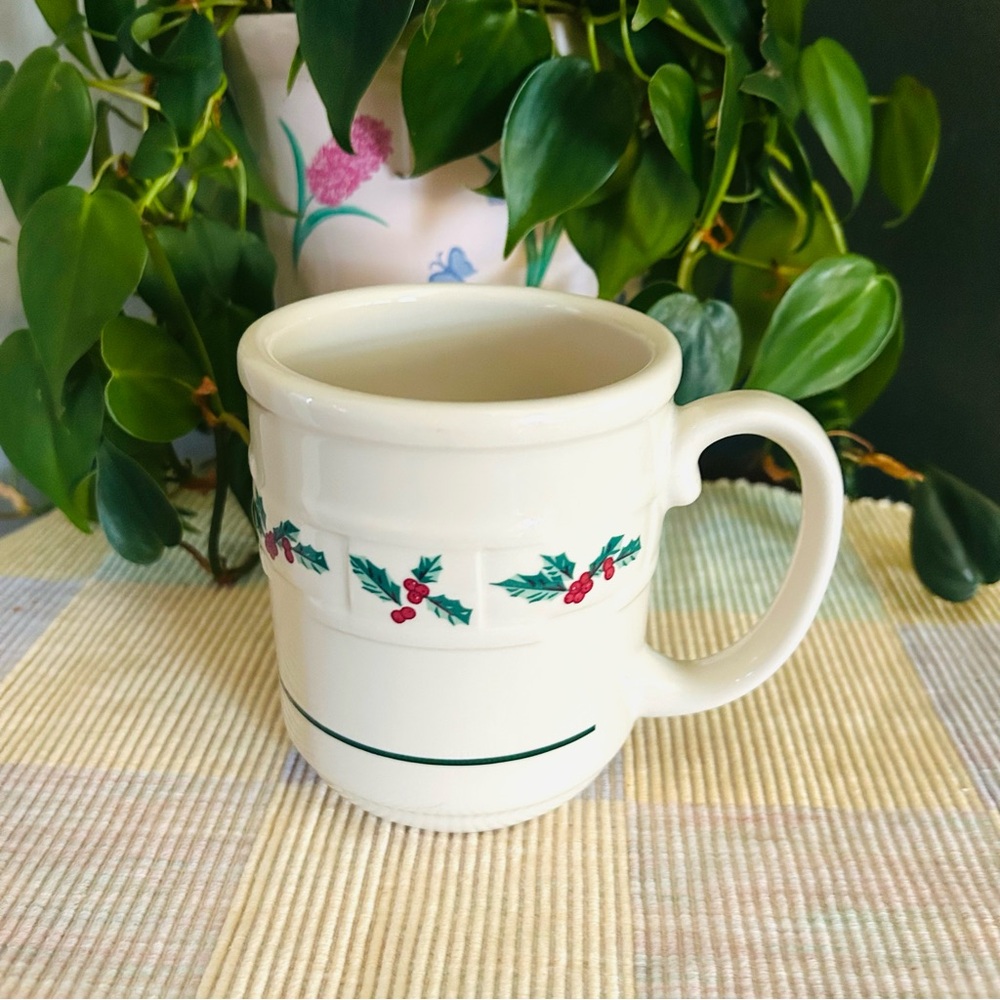 Longaberger Pottery Woven Traditions Mug In Christmas Holly